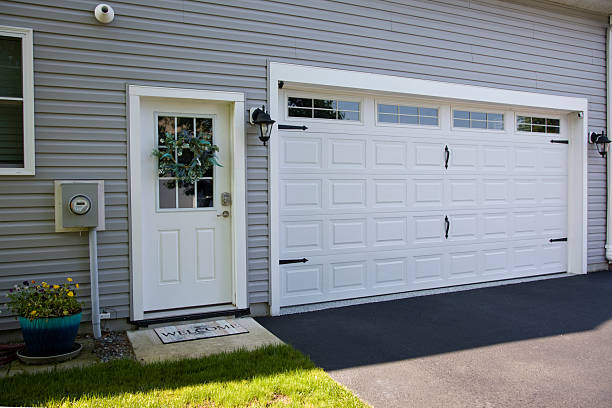 24/7 Emergency Garage Door Panel Replacement experts in West Blocton, AL